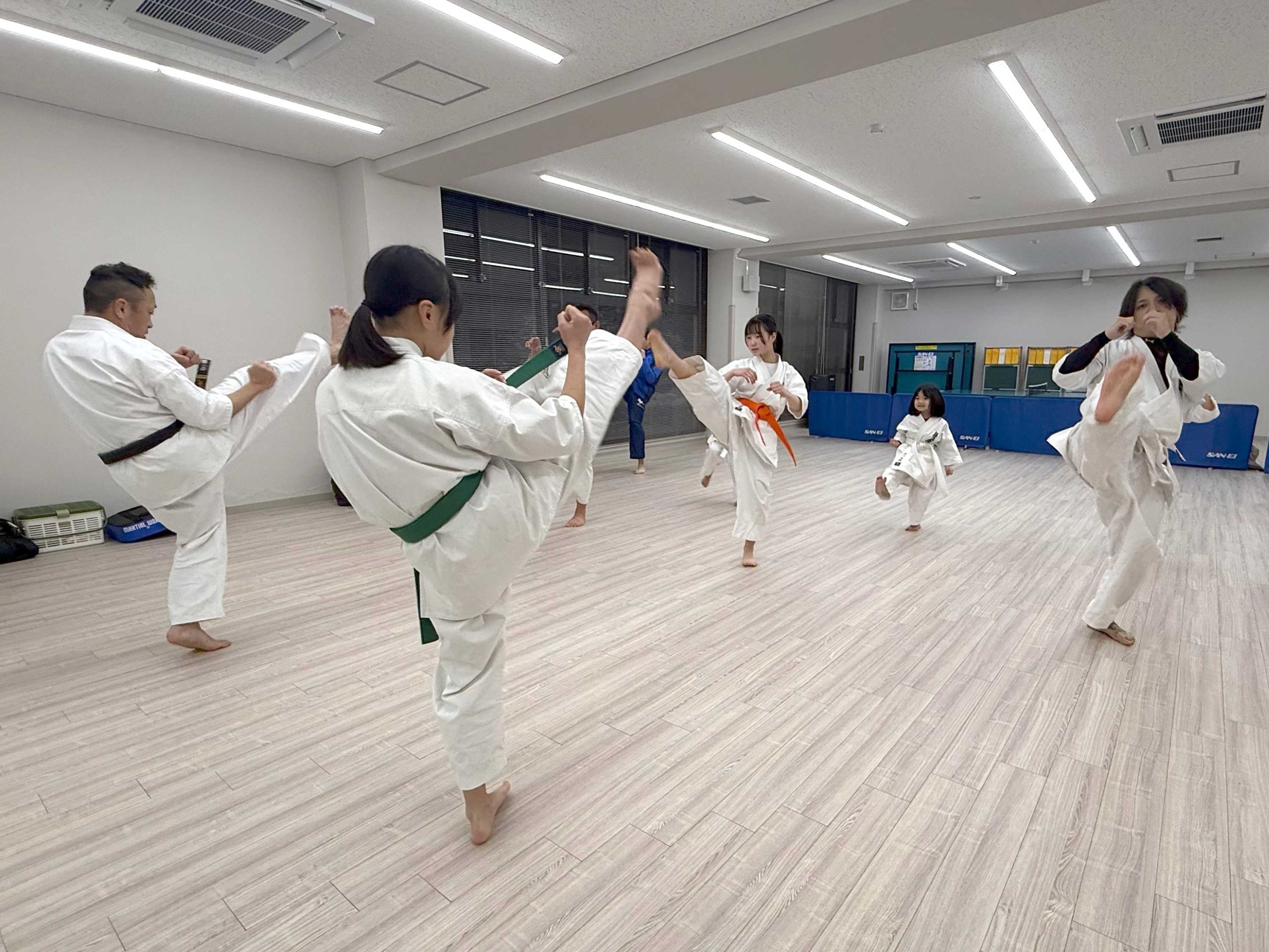レッスル開催教室　極真空手道教室梅田道場　空手練習風景
