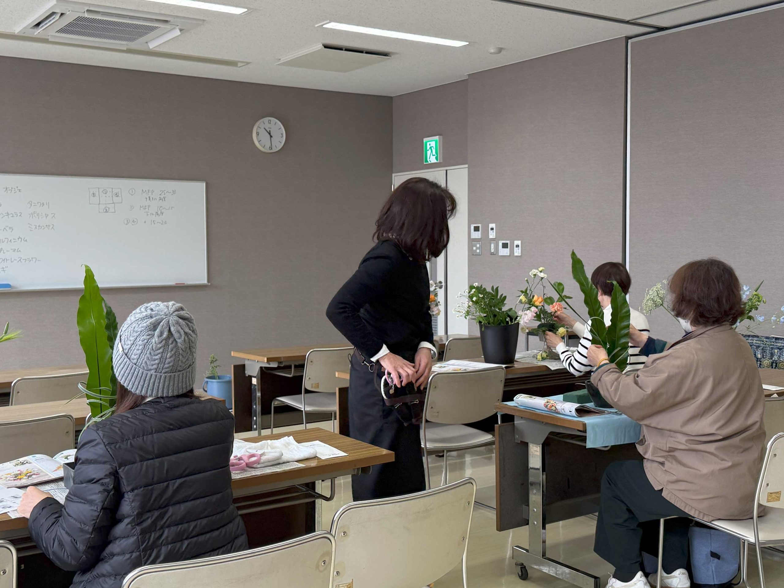 レッスル開催教室　フラワーアレンジメントin bloom　指導風景