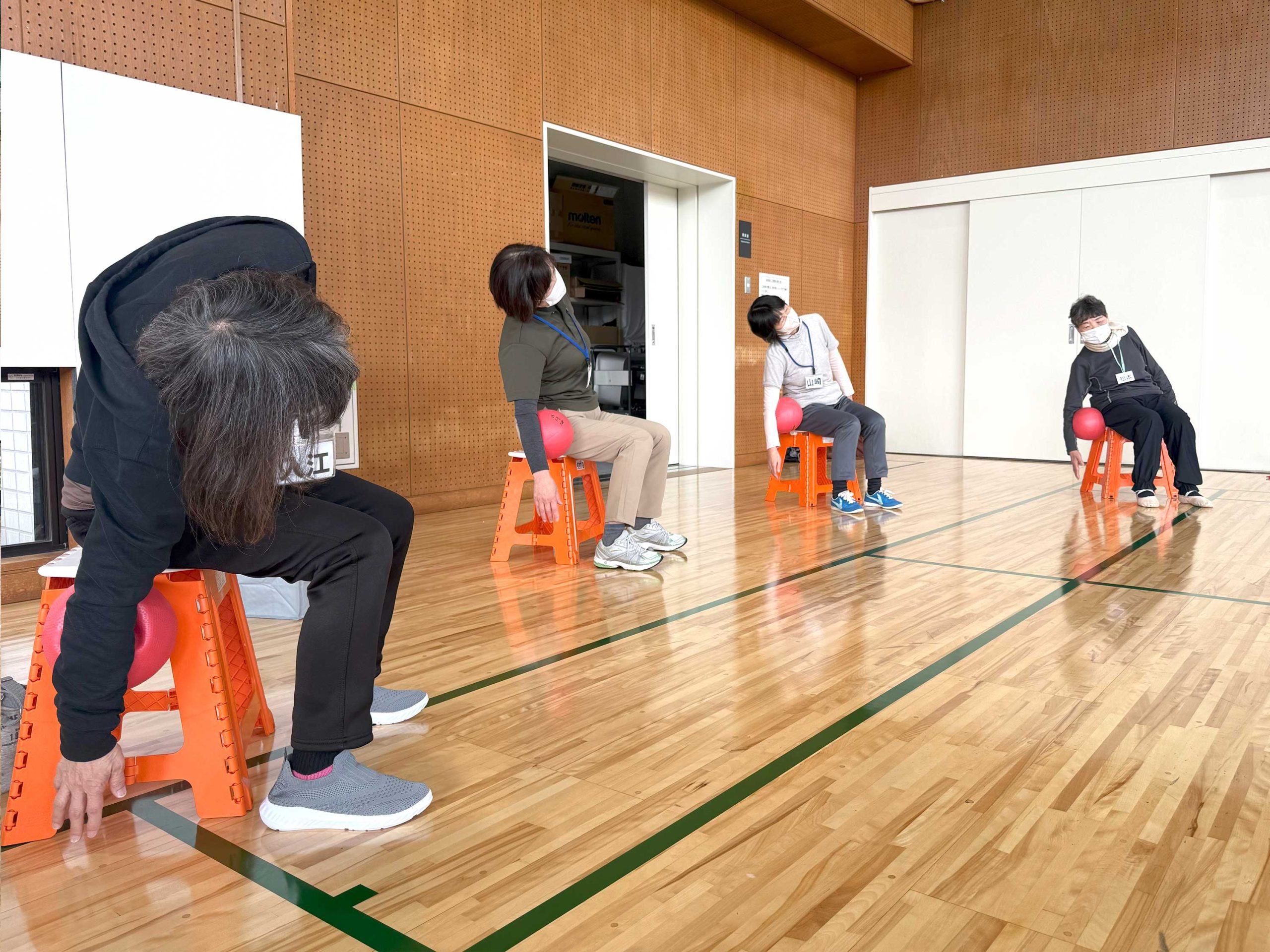 レッスル開催教室　サンライフサロン　ストレッチ風景